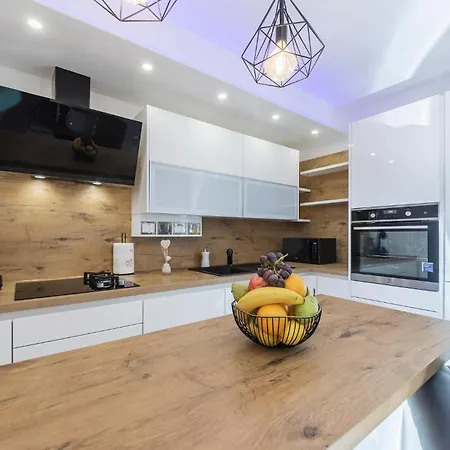 3 Bedroom Stunning Apartment In Kavran Apartament Kavran