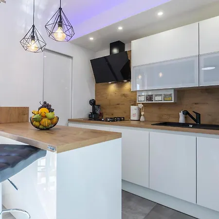 3 Bedroom Stunning Apartment In Kavran Apartament *